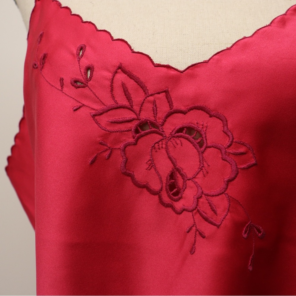 VINTAGE Rose Embroider and Scalloped Camisole Top